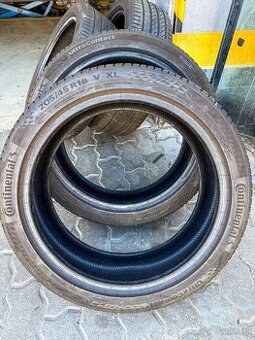 Continental UltraContact 205/45 r18 90V XL letné