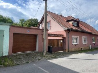 Rodinný dom s garážou