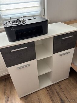 Komoda s prebalovacim pultom