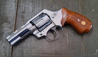 REVOLVER HOLEK MODEL 830