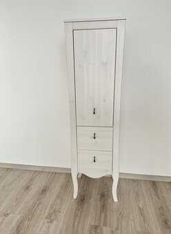 Vysoká kúpeľňová skrinka