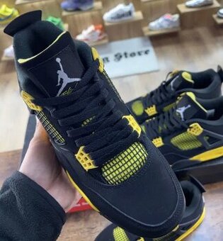 Nike Air Jordan 4 Thunder Yellow Retro