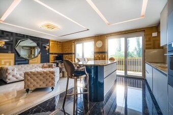 VERSACE-STYLE | Luxusný atypický 2,5-izbový byt s terasou