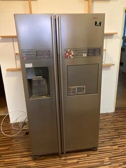 Dvojdverová chladnička s ľadovačom Samsung