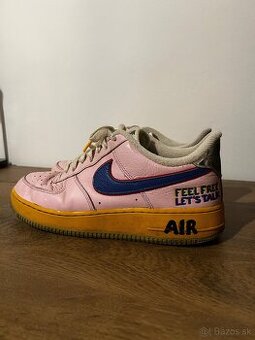 NIKE AIR FORCE 1