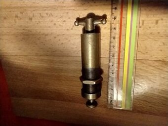 Ručná olejová pumpa určená na presné dávkovanie maziva