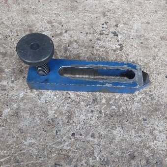 Upinka z trapezovou skrutkou