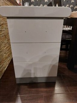 Kúpeľňova skrinka