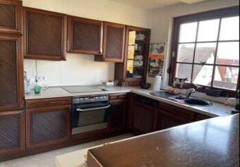 Elegantní tmavá linka z masivu se spotřebiči,6398