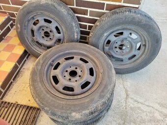 Predám letné pneumatiky na plechových diskoch R14