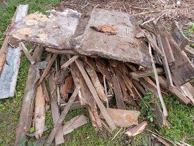 Darujem staré drevo z rozobratého krovu