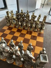 Šachy a šachový stôl