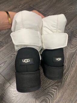 UGG montara snehule v bielej farbe