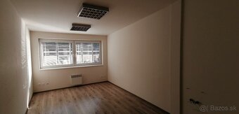 PRENÁJOM: kancelária, 24 m2, Námestie slobody