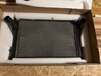 Predám chladič vzduchu (intercooler) pre VW Golf 7