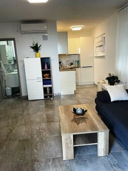 Chorvátsko,dovolenka, ubytovanie, apartmány len 80m od pláži