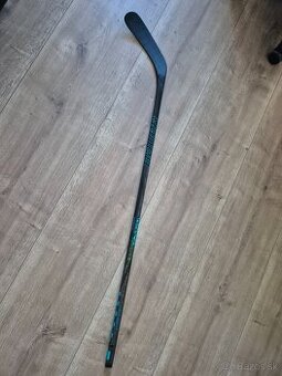 Predam novu hokejku Bauer TWITCH P92 / 30 FLEX / Lava strana