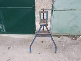 Vodoinštalačný zverák "Pioneer"...