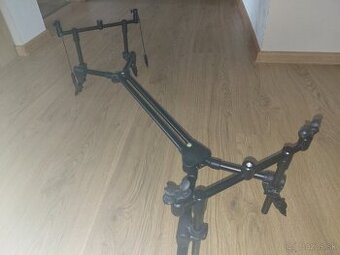 Stojan na udice Avid Carp s príslušenstvom