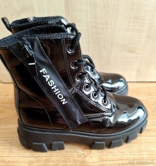 Dámske lesklé prechodné topánky