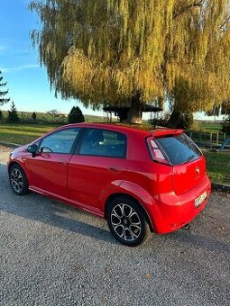 Fiat Punto 1.4 8V 2013 čierný strop a čierná strecha