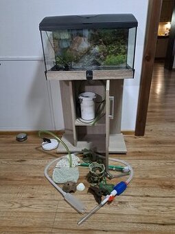 predám akvárium so skrinkou a príslušenstvom