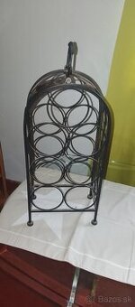 PONÚKAM STOJA. NA VÍNO KOVOVÝ.