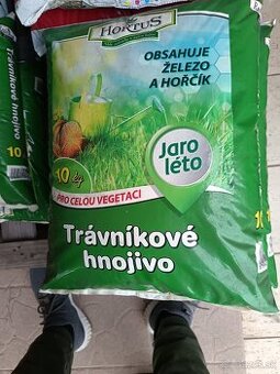 Trávnikové hnojivo