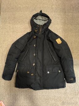 Fjällräven Down Parka. Páperová