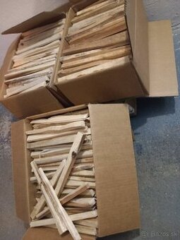 Podpaľovacie triesky s podpaľovačom