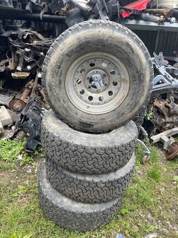 Navarra d22 sada diskov s pneu