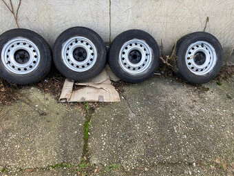 Predám 4ks zimné pneumatiky 215/65 R15C na diskoch