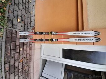 Darujem zjzdové lyže