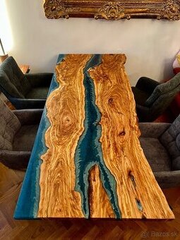 Jedalenský olivový stôl