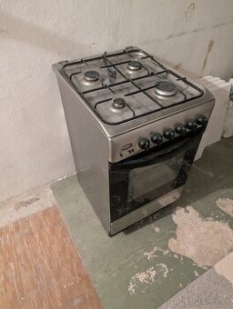 Kombinovaný sporák Indesit – do bytu (plyn + elektrika)