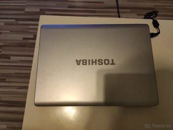 „Starý Toshiba laptop – Funguje, ale je pomalý
