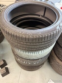 Pirelli 275/40 R22