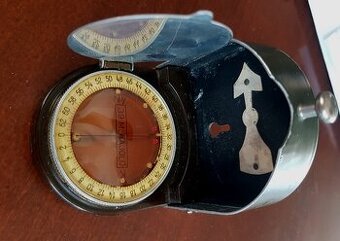 BAROMETER, hodiny, voj.kompas, píšťalky,