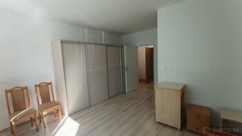 RezervovanéNa prenájom 1 izbový byt Slepčany