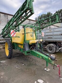 Predam tahany postrekovac John Deere 732