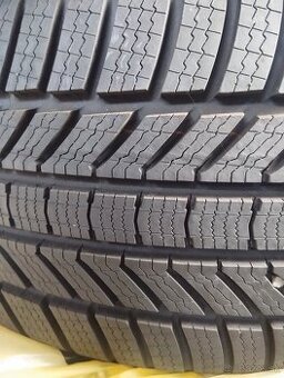 245/40 R19 zimné pneumatiky Continental