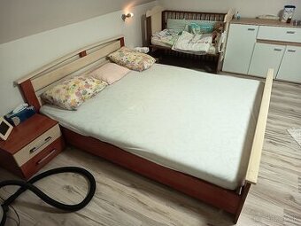 Manželská posteľ 160x200