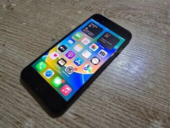 Iphone 8 64gb v top stave ma len velmi jemne znamky pouzivan