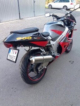 Suzuki GSXR 600 srad