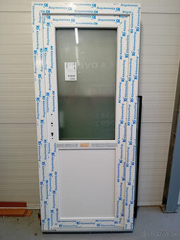 Vchodové plastové dvere SLOVAKTUAL biele