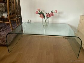 sklenený konferenčný stolík, hrubé sklo