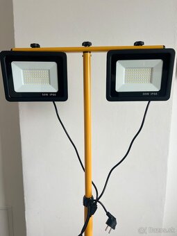 Led svetlo pracovme na stojane