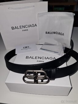 Balenciaga opasok