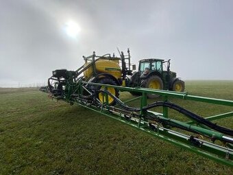 Postrekovač John Deere 832
