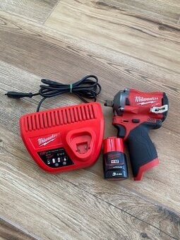 AKU RÁZOVÝ UŤAHOVÁK MILWAUKEE M12 FIWF12